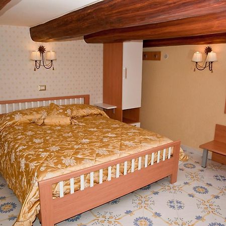 Olimpo Degli Dei Bed & Breakfast Наполи Екстериор снимка