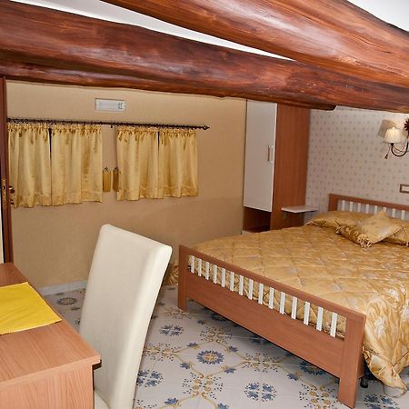 Olimpo Degli Dei Bed & Breakfast Наполи Екстериор снимка
